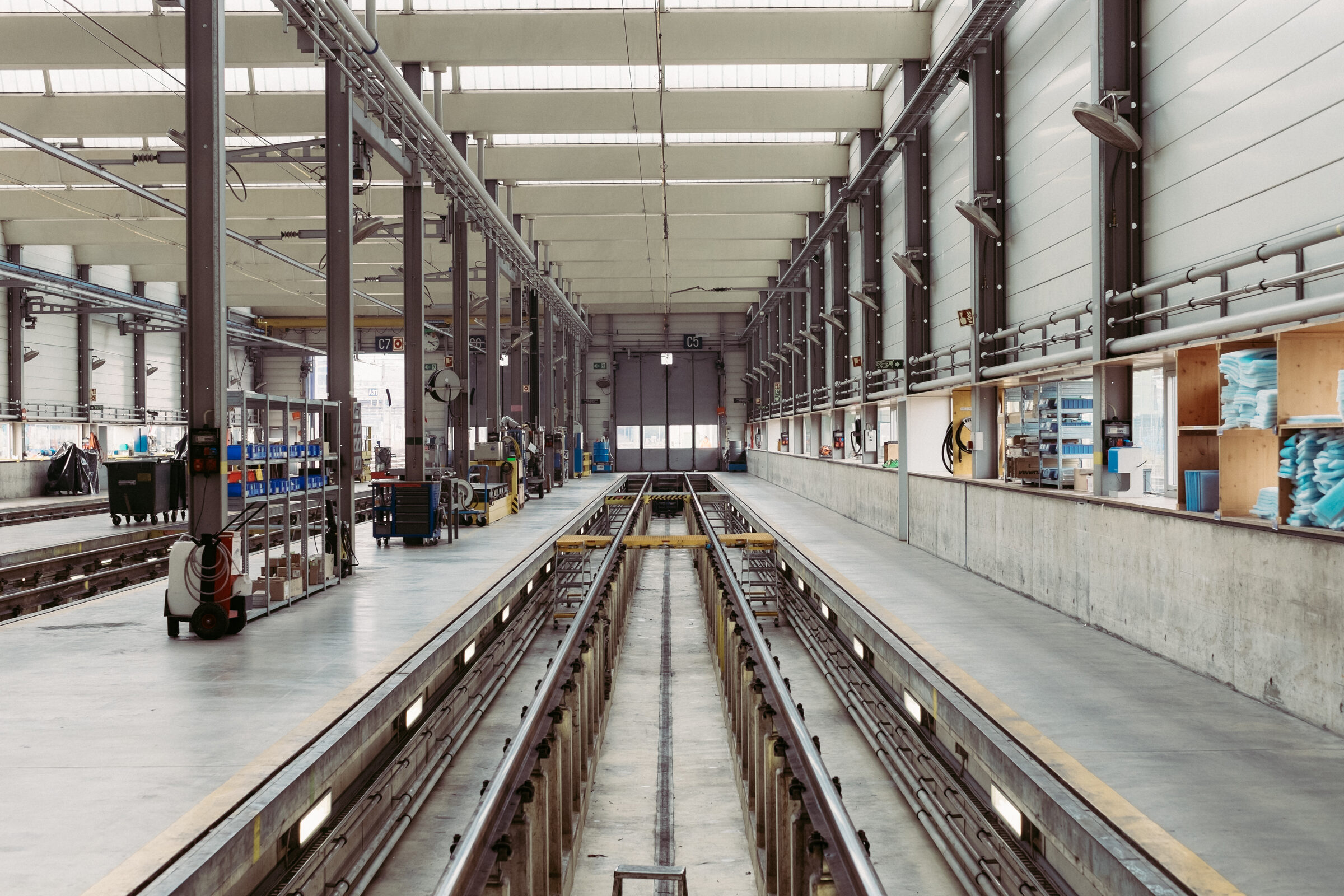 Ligne de production rectiligne sur toute la longueur de la halle